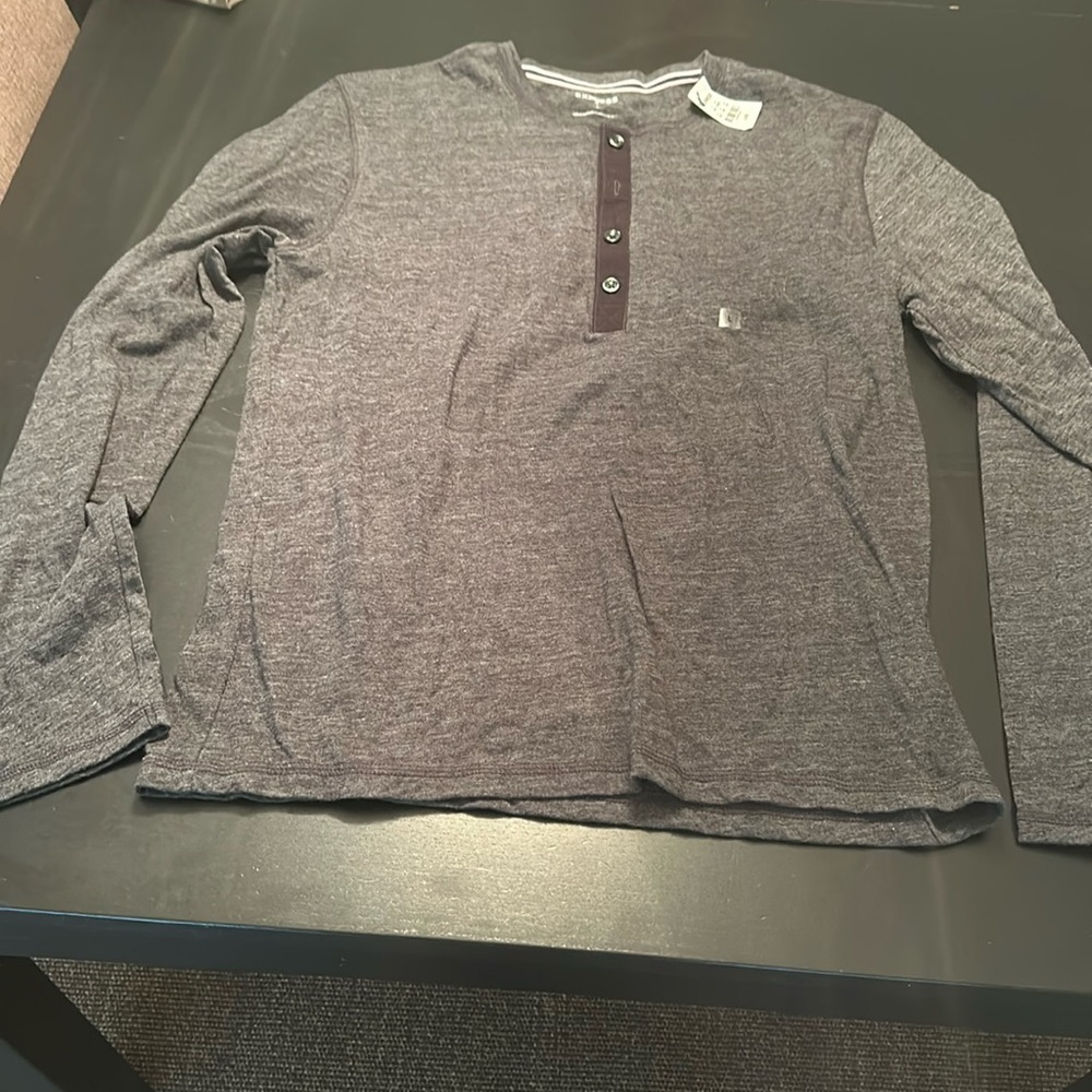 Express men’s long sleeve tee